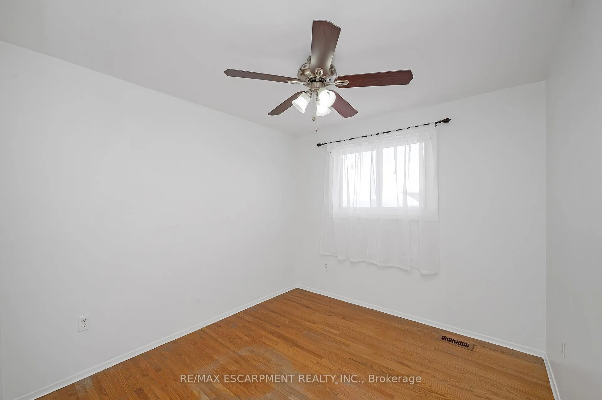 Photo 19 of 105 Lavina Crescent, Hamilton, Mountview — HOMEH