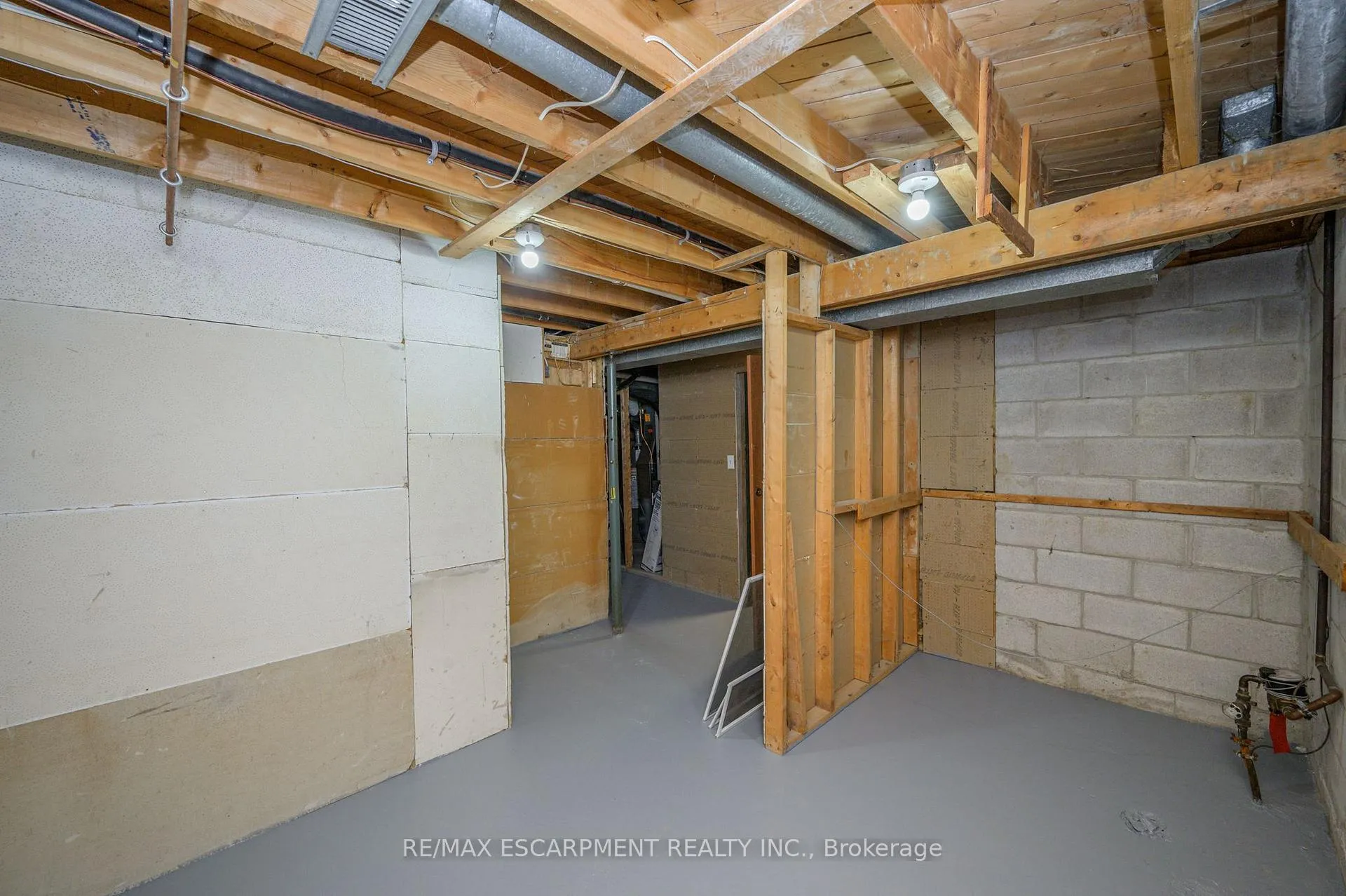 Photo 32 of 105 Lavina Crescent, Hamilton, Mountview — HOMEH