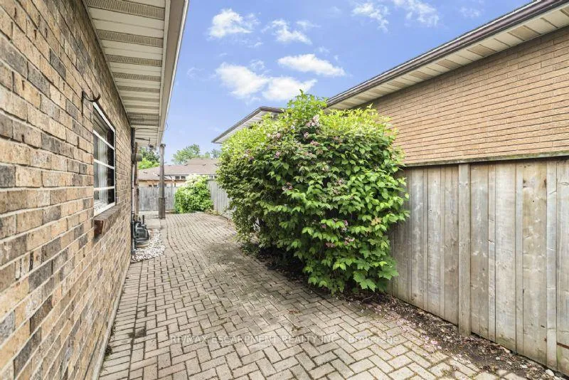 Photo 36 of 105 Lavina Crescent, Hamilton, Mountview — HOMEH