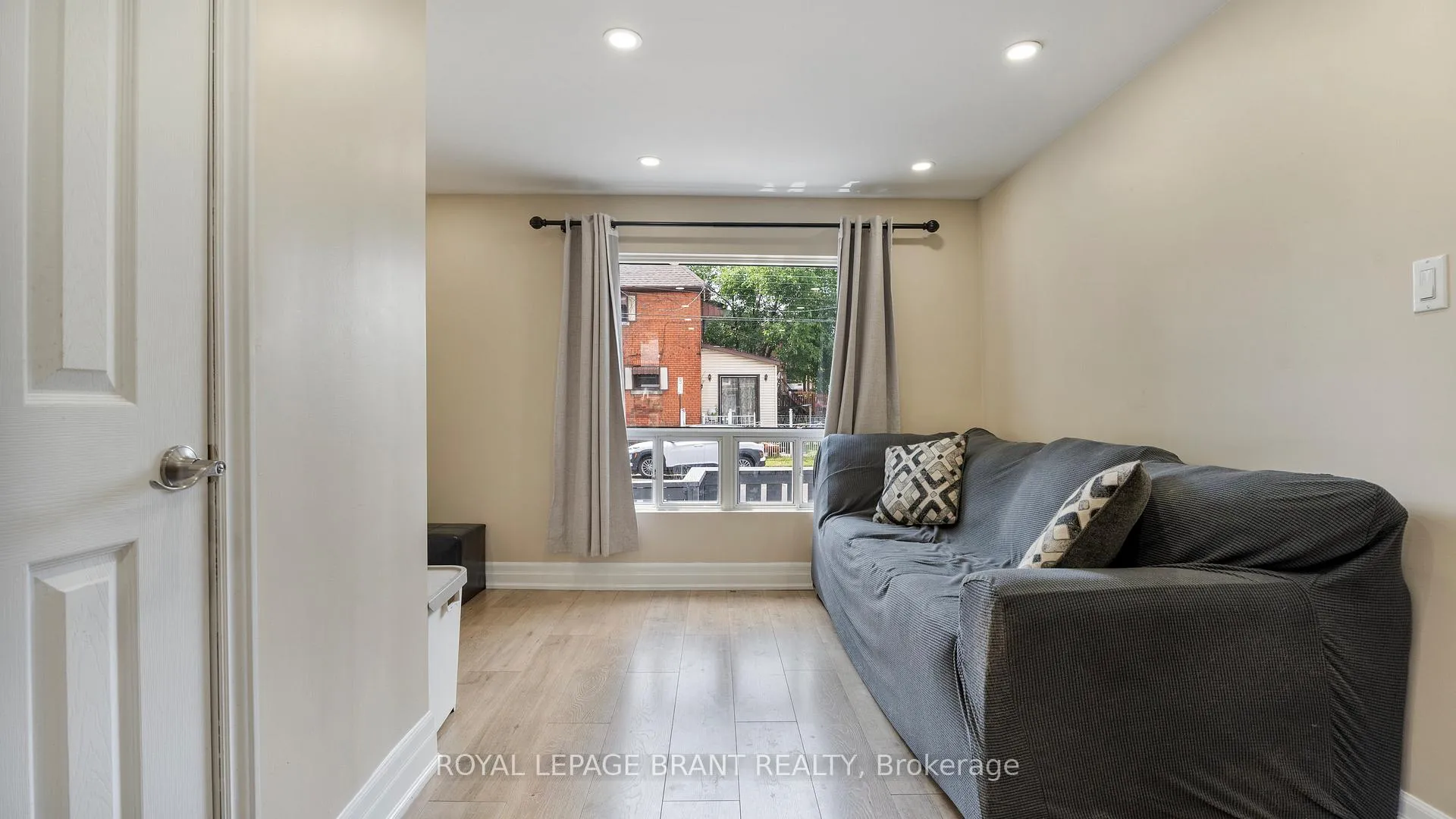 Photo 3 of 33 Highland Avenue, Hamilton, Crown Point — HOMEH