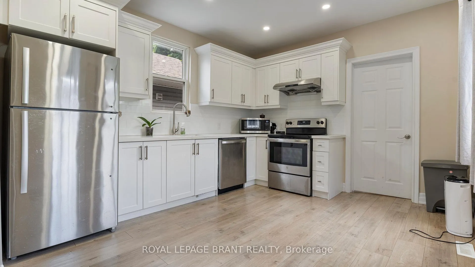 Photo 6 of 33 Highland Avenue, Hamilton, Crown Point — HOMEH