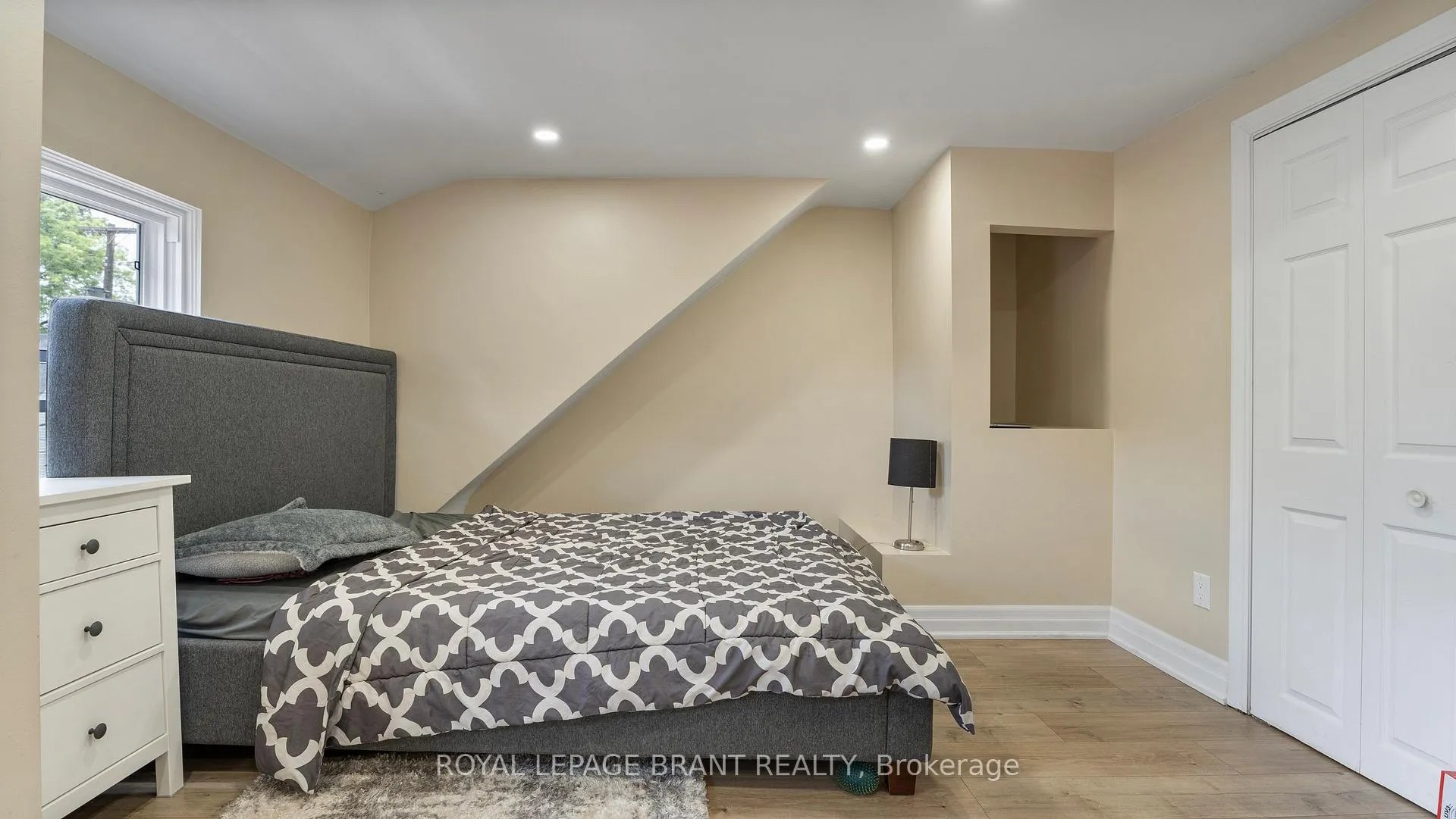 Photo 10 of 33 Highland Avenue, Hamilton, Crown Point — HOMEH