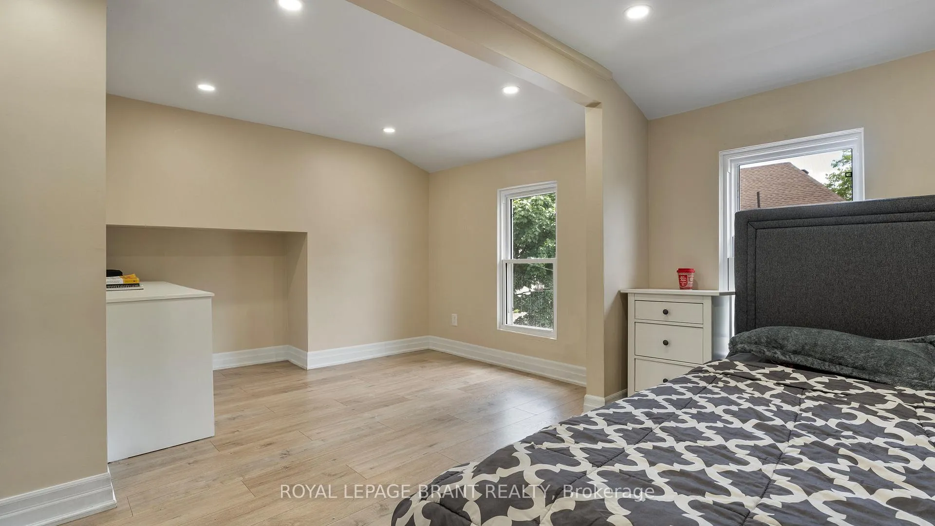 Photo 11 of 33 Highland Avenue, Hamilton, Crown Point — HOMEH