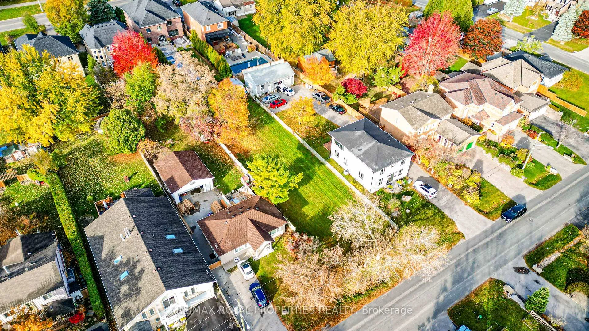Photo 3 of 528 Poplar Avenue, Ajax, South East — HOMEH