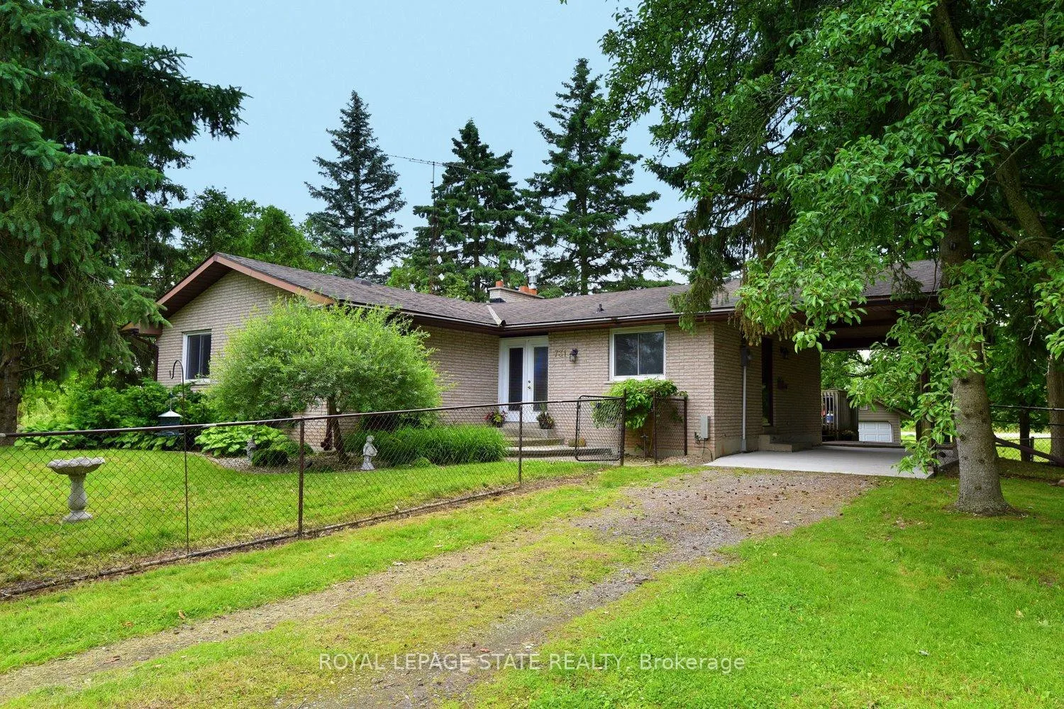 Photo 1 of 731 Old Hwy 8, Hamilton, Rockton — HOMEH