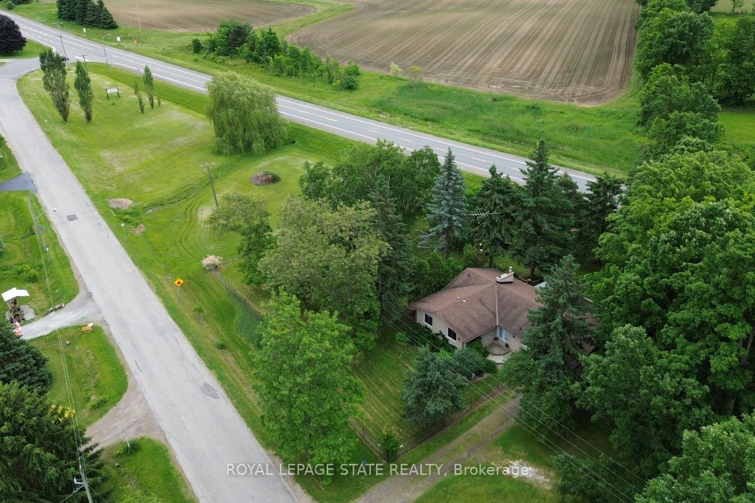 Photo 2 of 731 Old Hwy 8, Hamilton, Rockton — HOMEH