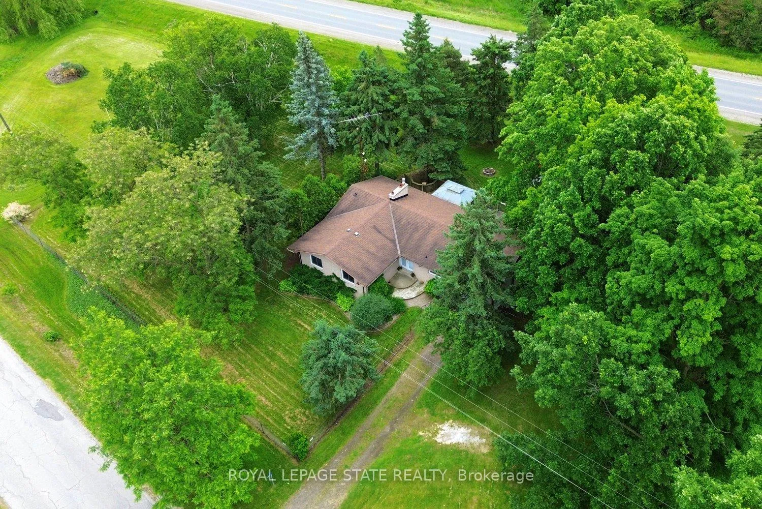 Photo 4 of 731 Old Hwy 8, Hamilton, Rockton — HOMEH