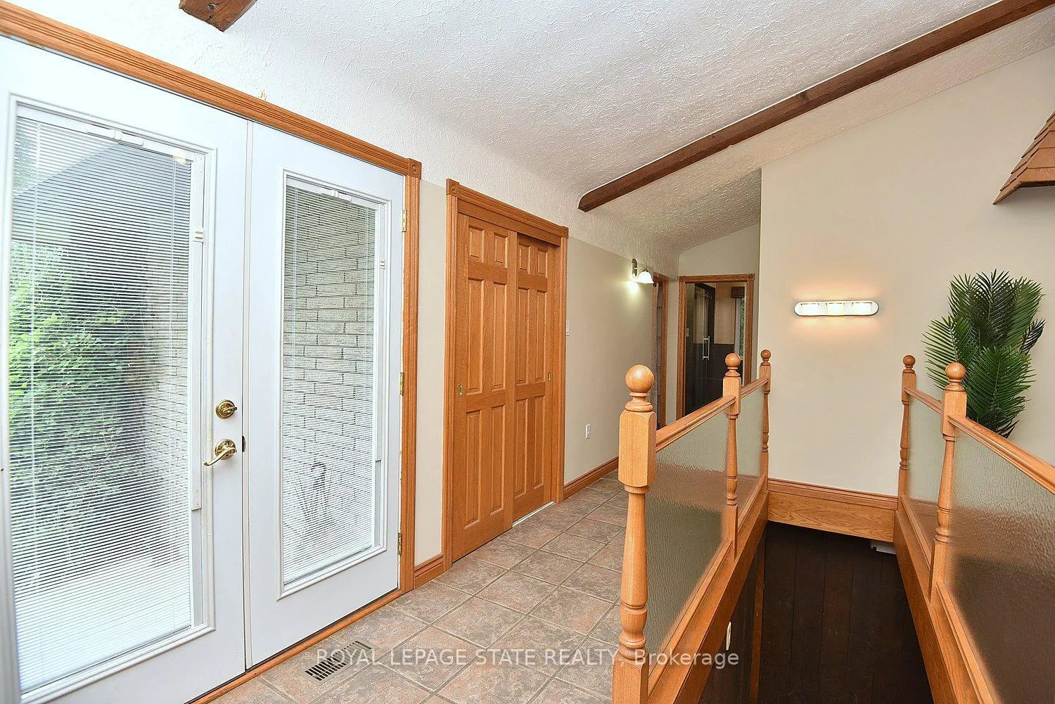 Photo 8 of 731 Old Hwy 8, Hamilton, Rockton — HOMEH