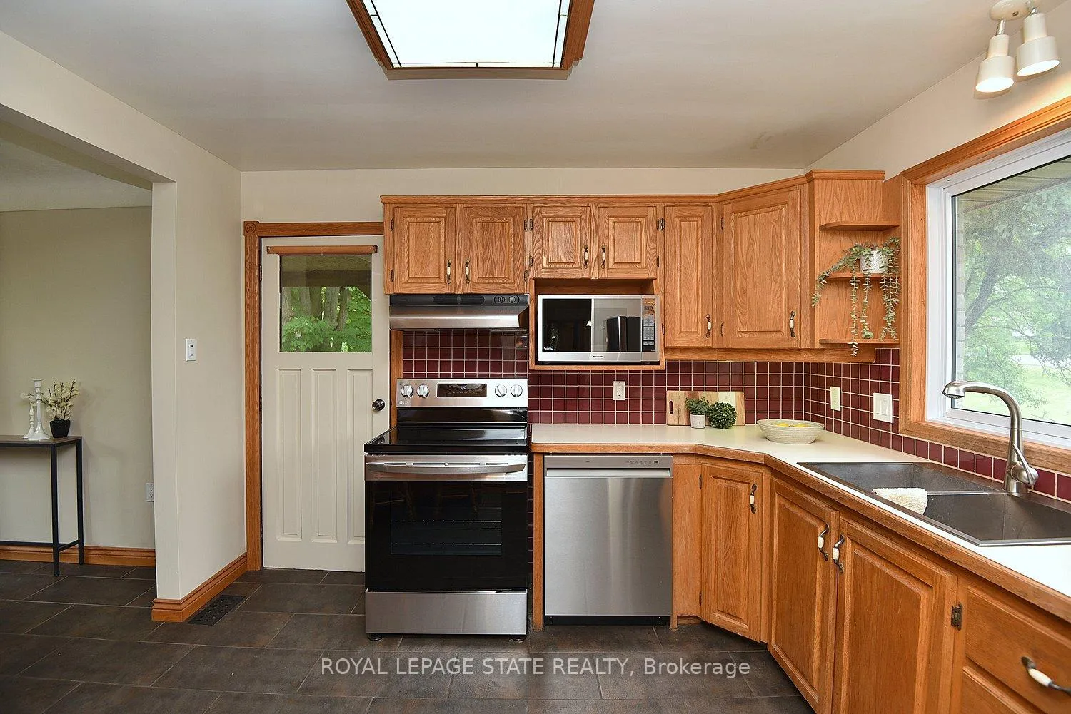 Photo 17 of 731 Old Hwy 8, Hamilton, Rockton — HOMEH