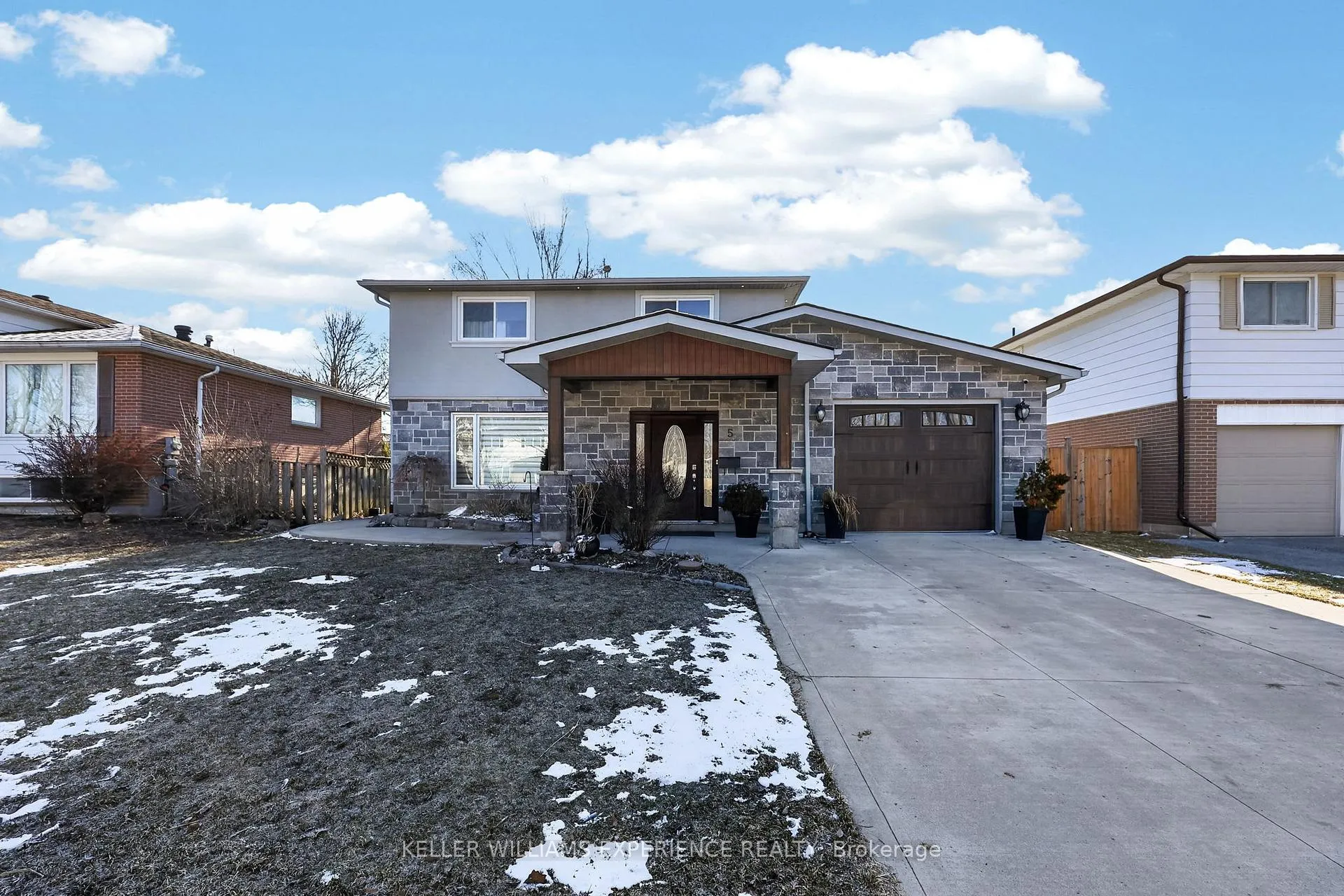 Front of 5 Jills Court