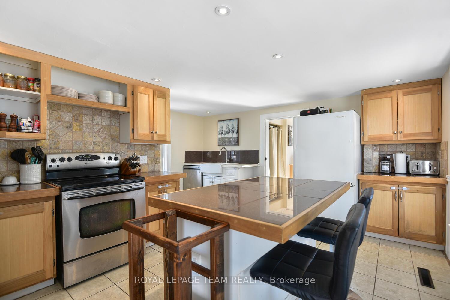 Photo 5 of 2155 Dundas Street S, Edwardsburgh/Cardinal, Town of Cardinal — HOMEH