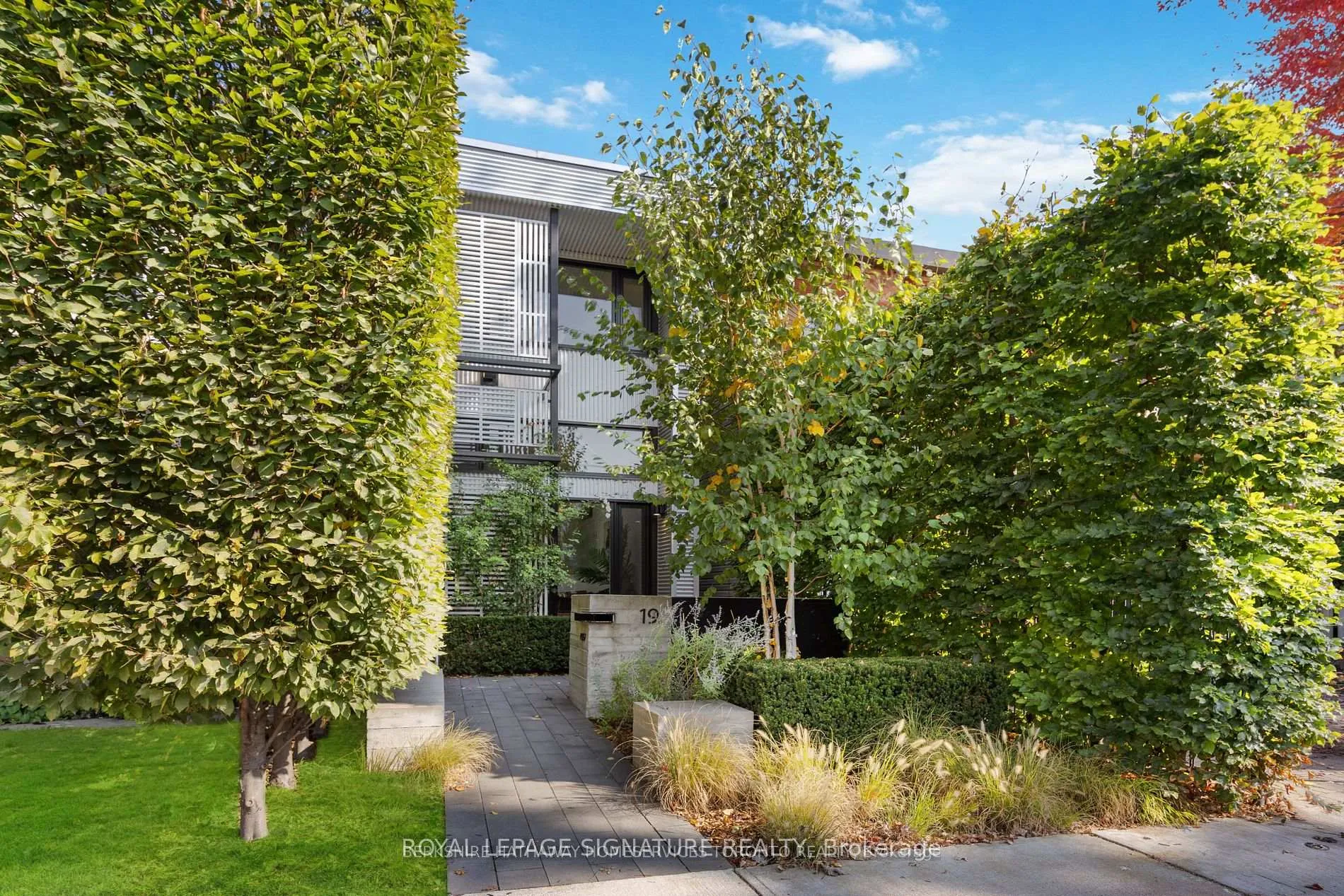 Photo 2 of 19 Fennings Street, Toronto, Trinity-Bellwoods — HOMEH
