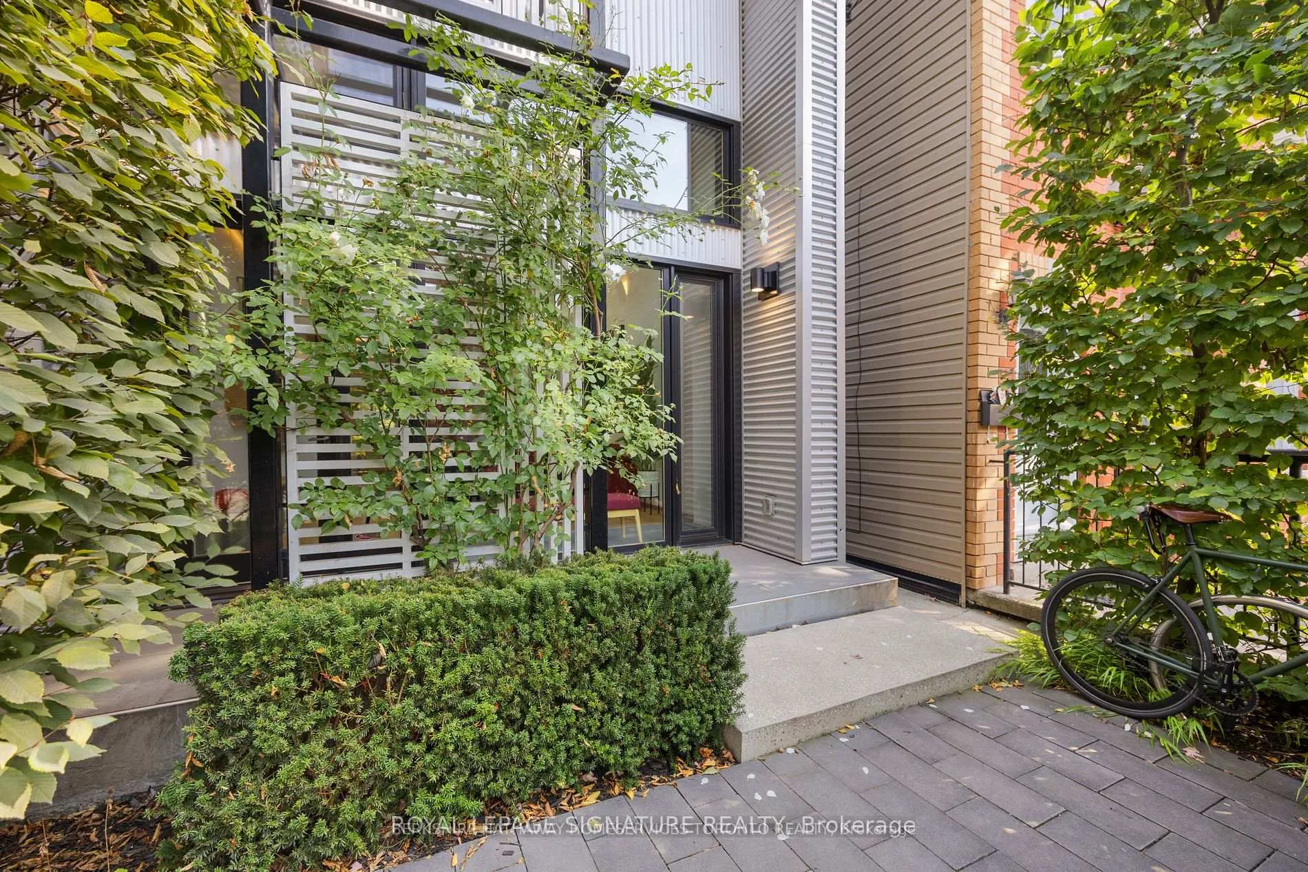 Photo 3 of 19 Fennings Street, Toronto, Trinity-Bellwoods — HOMEH