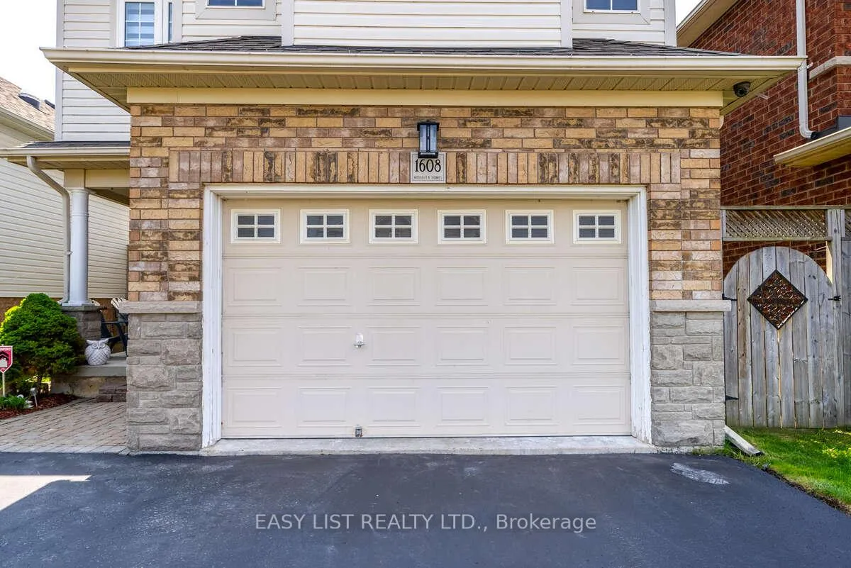 Photo 2 of 1608 Whitestone Drive, Oshawa, Samac — HOMEH