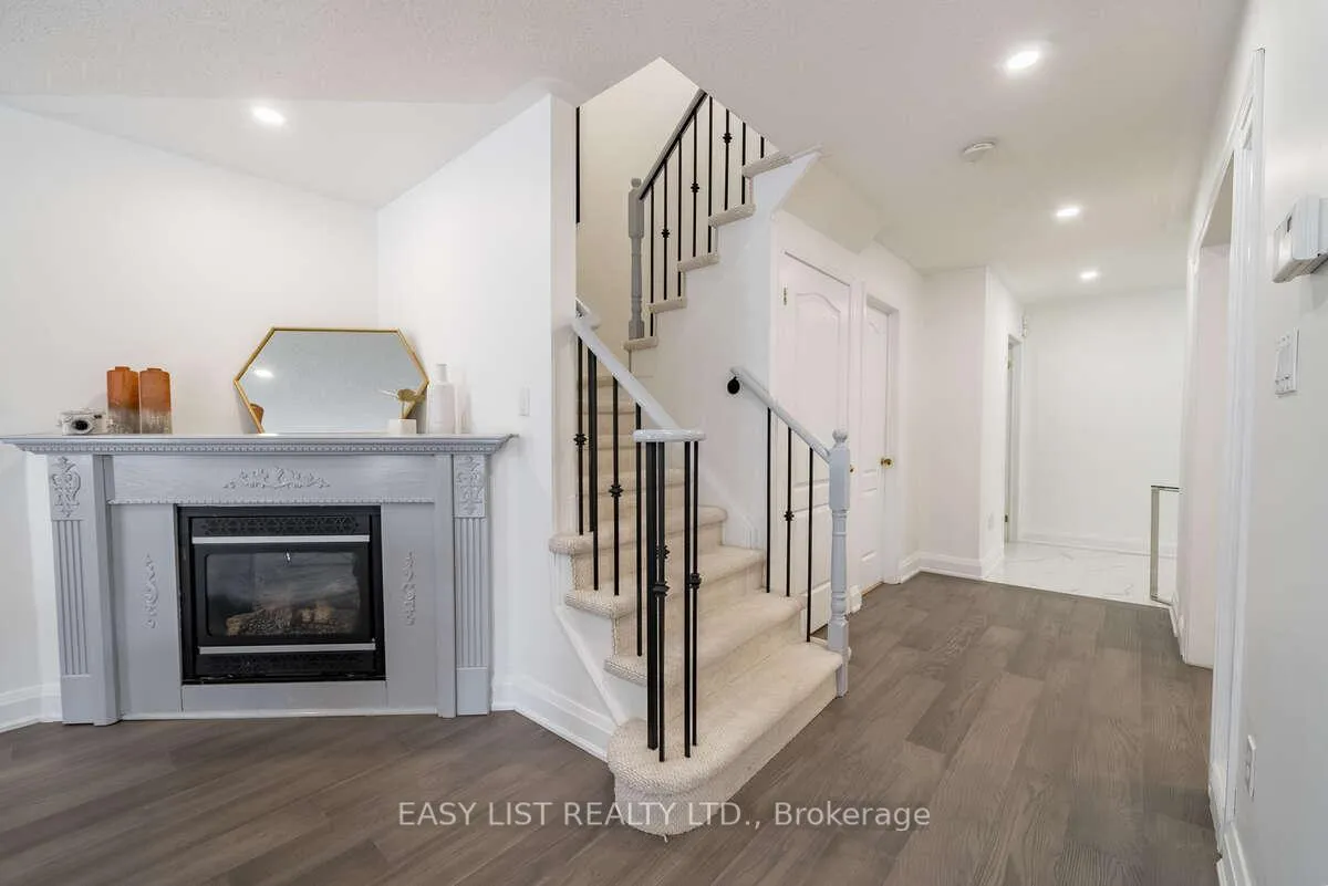 Photo 8 of 1608 Whitestone Drive, Oshawa, Samac — HOMEH