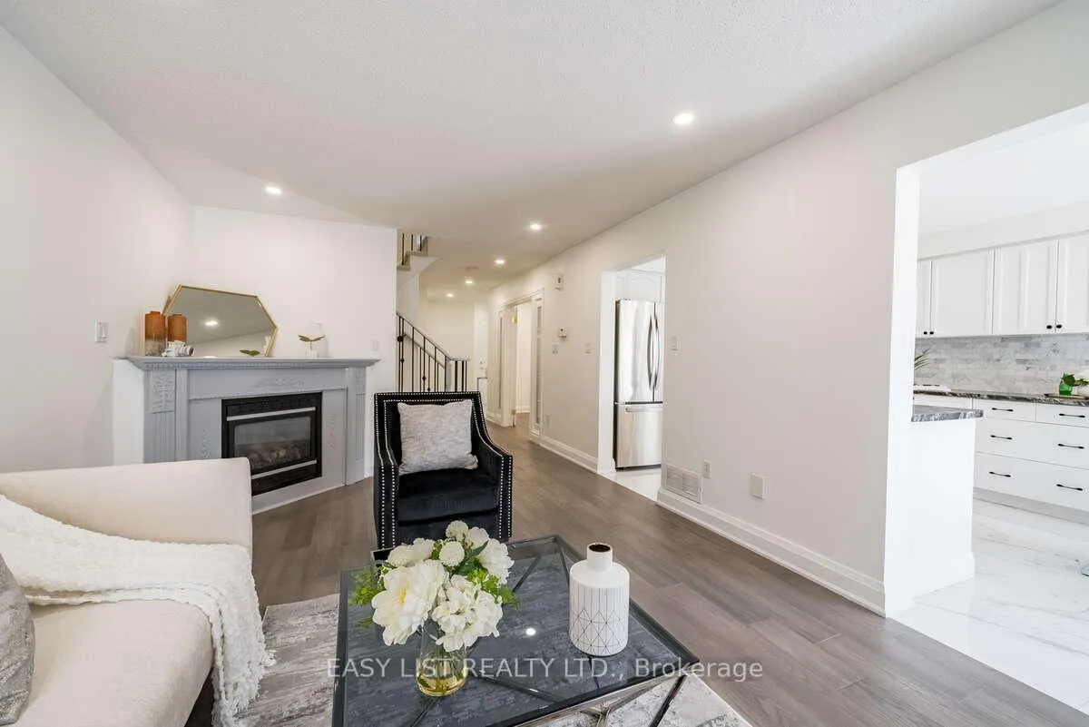 Photo 11 of 1608 Whitestone Drive, Oshawa, Samac — HOMEH