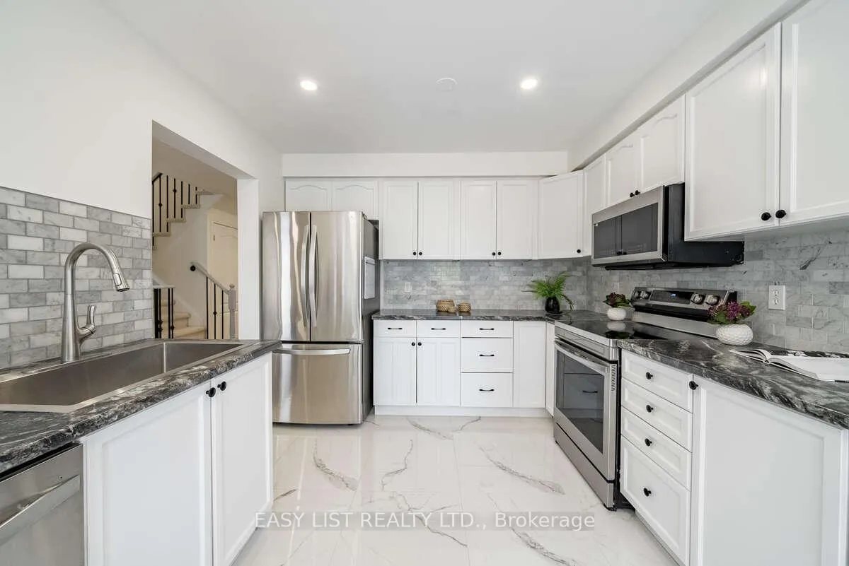 Photo 14 of 1608 Whitestone Drive, Oshawa, Samac — HOMEH