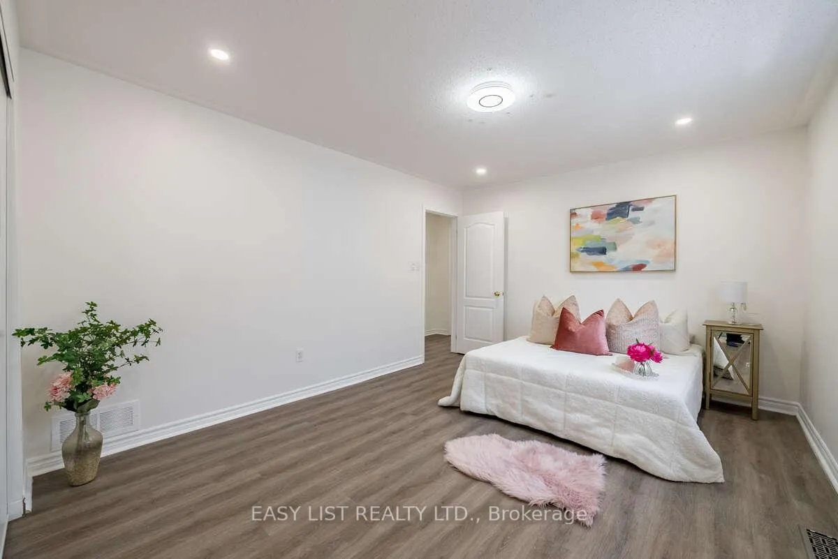 Photo 18 of 1608 Whitestone Drive, Oshawa, Samac — HOMEH
