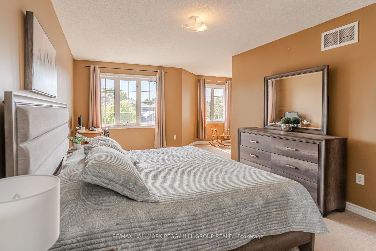Photo 5 of 2 Northview Crescent, Barrie, Northwest — HOMEH