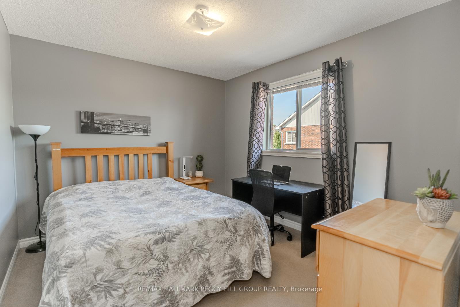 Photo 8 of 2 Northview Crescent, Barrie, Northwest — HOMEH