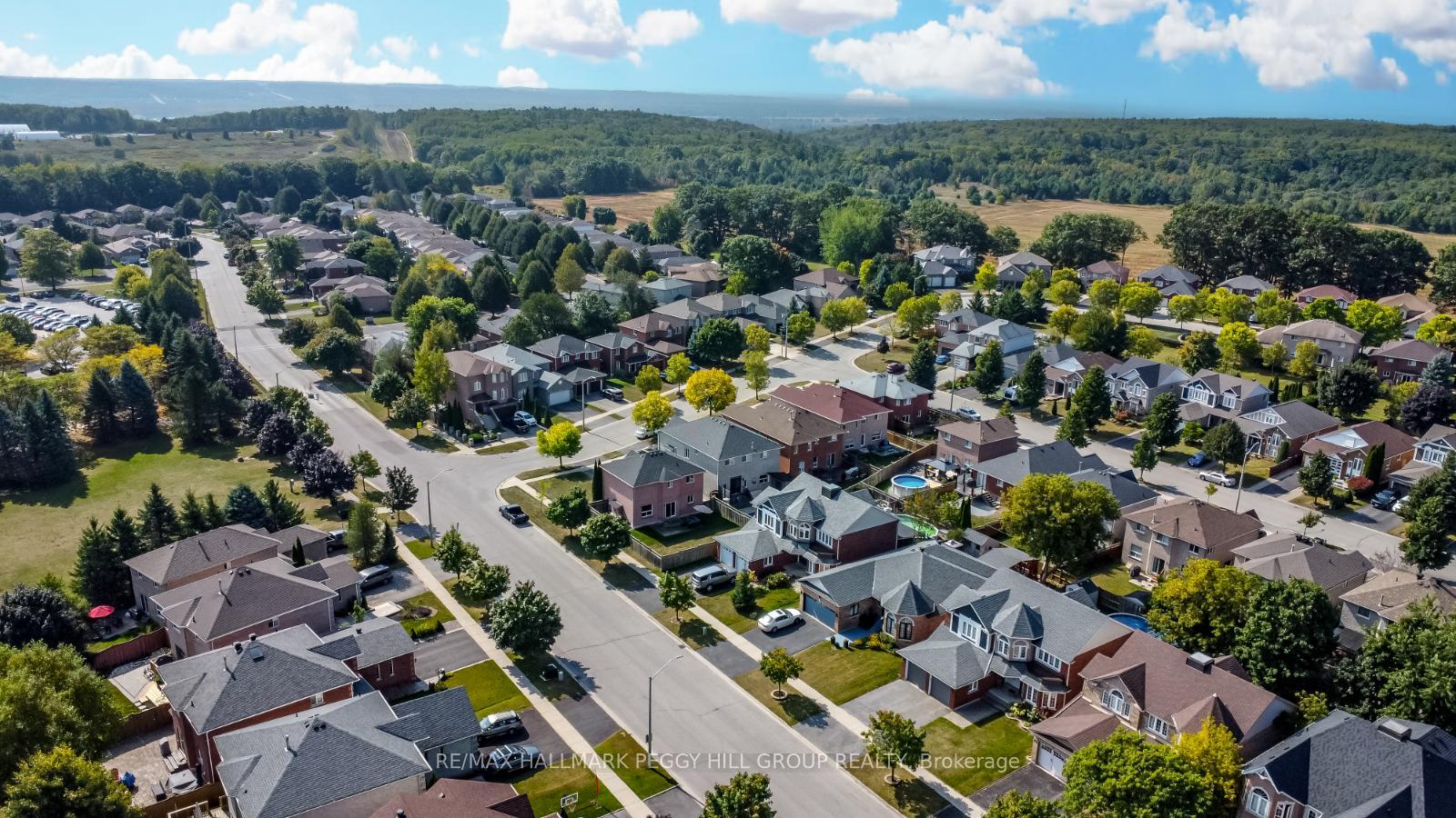 Photo 13 of 2 Northview Crescent, Barrie, Northwest — HOMEH