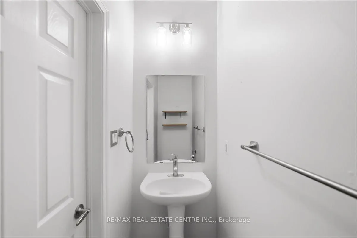 Photo 3 of 355 Hobbs Crescent, Milton, Clarke — HOMEH