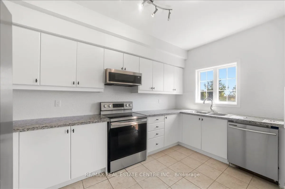 Photo 10 of 355 Hobbs Crescent, Milton, Clarke — HOMEH