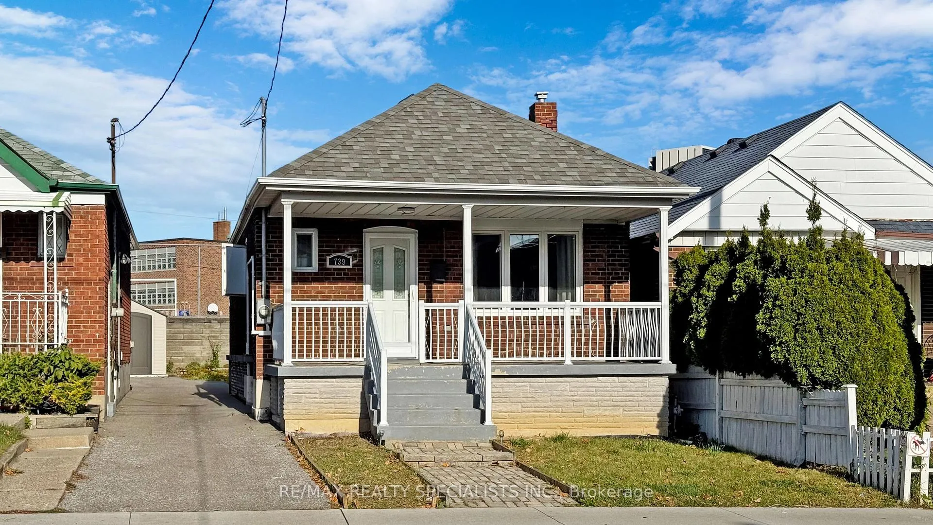 Front of 739 Vaughan Road