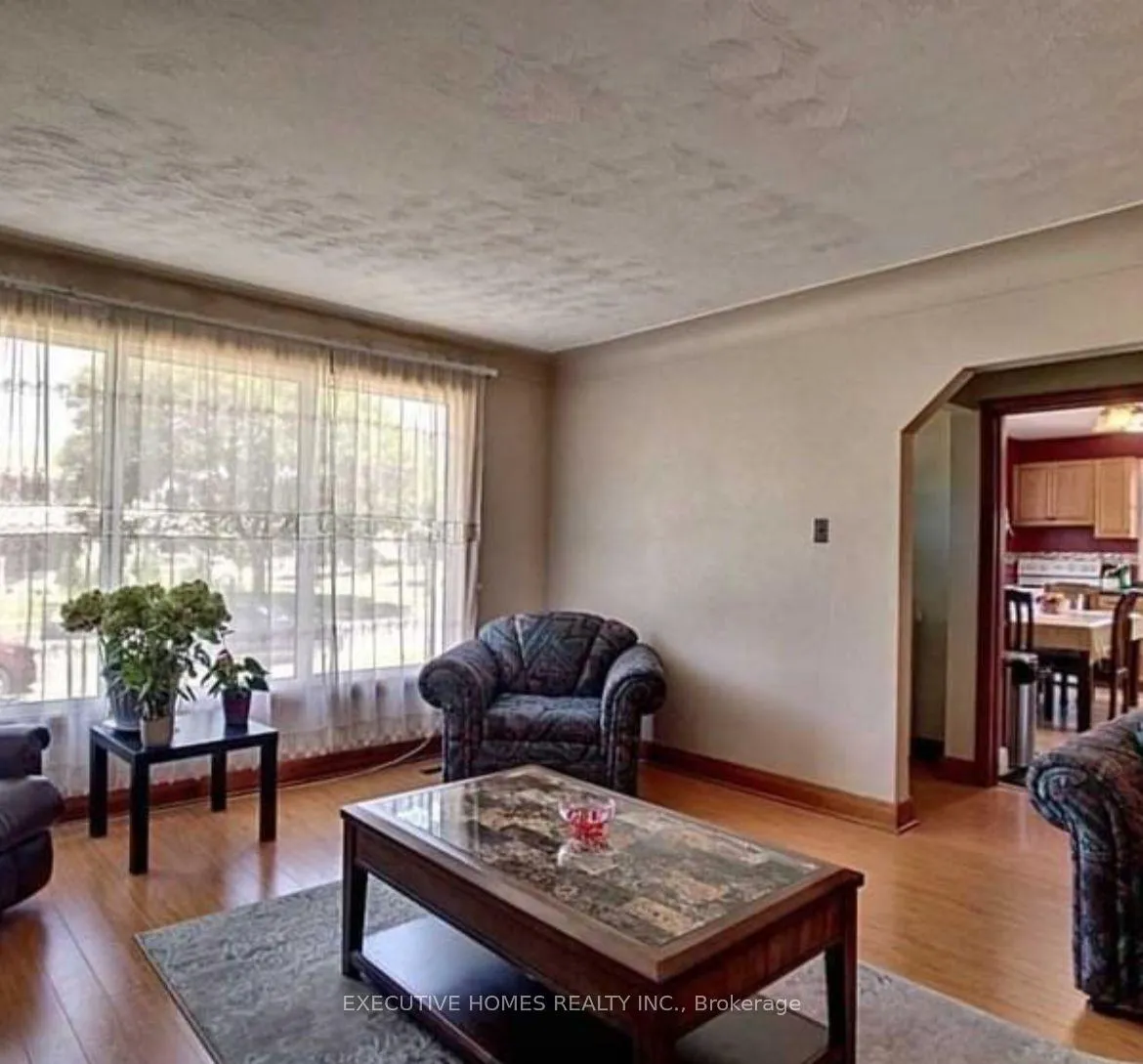 Photo 2 of 25 Amos Avenue, Waterloo, Beechwood — HOMEH