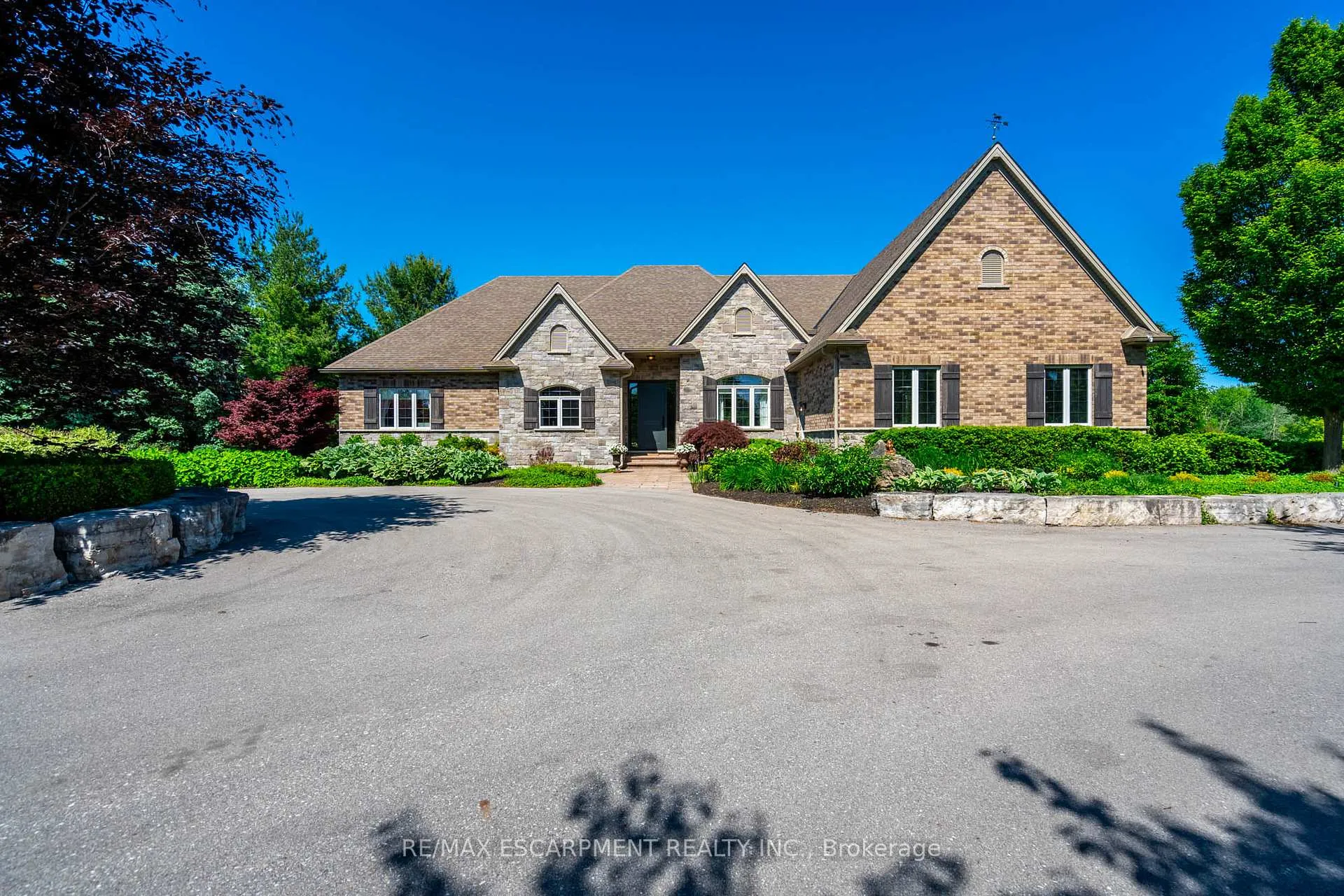 Photo 1 of 1068 Wyatt Road, Hamilton, Rural Flamborough — HOMEH