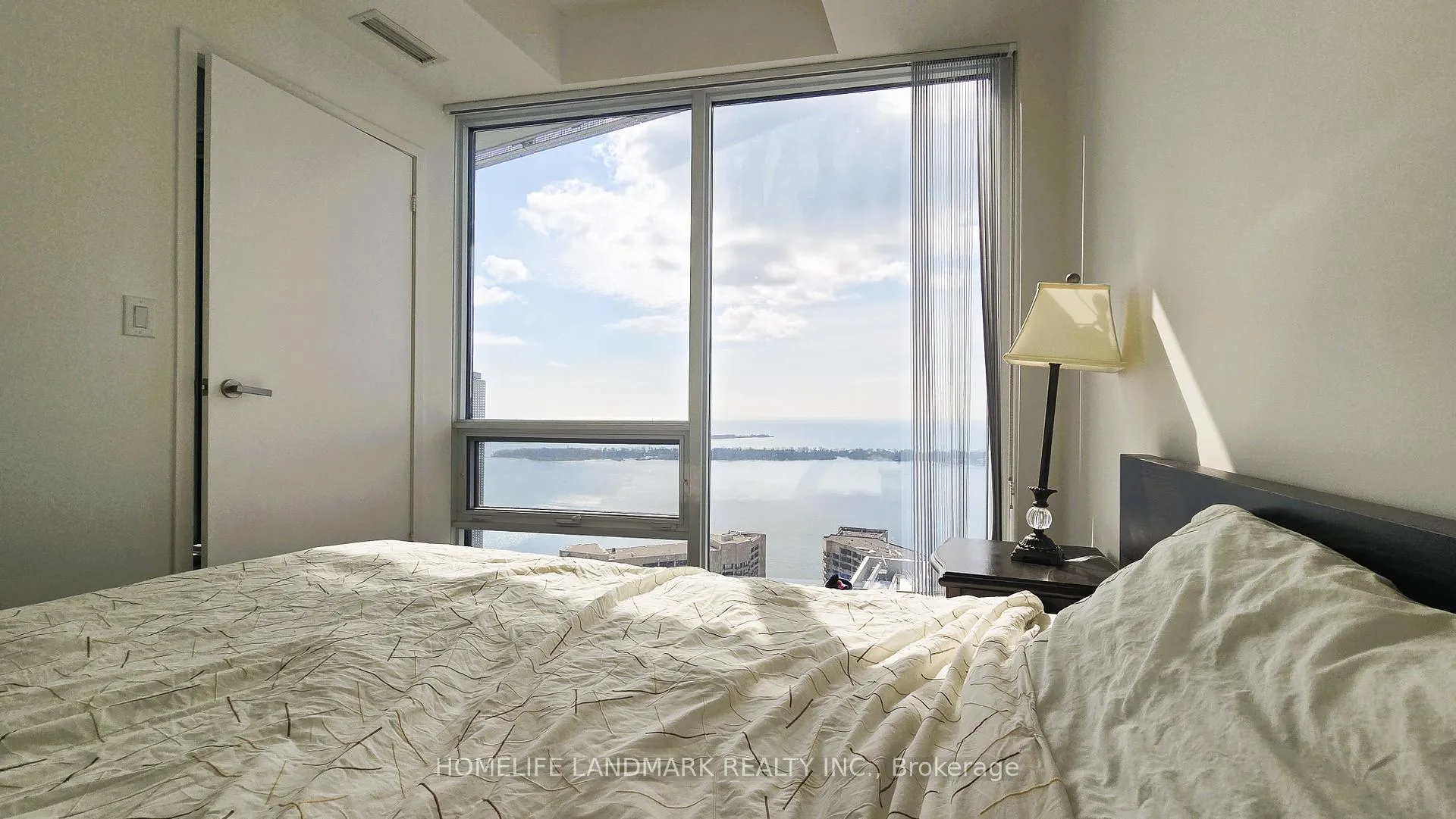 Photo 4 of Unit 5509, 100 Harbur Street, Toronto, Waterfront Communities — HOMEH