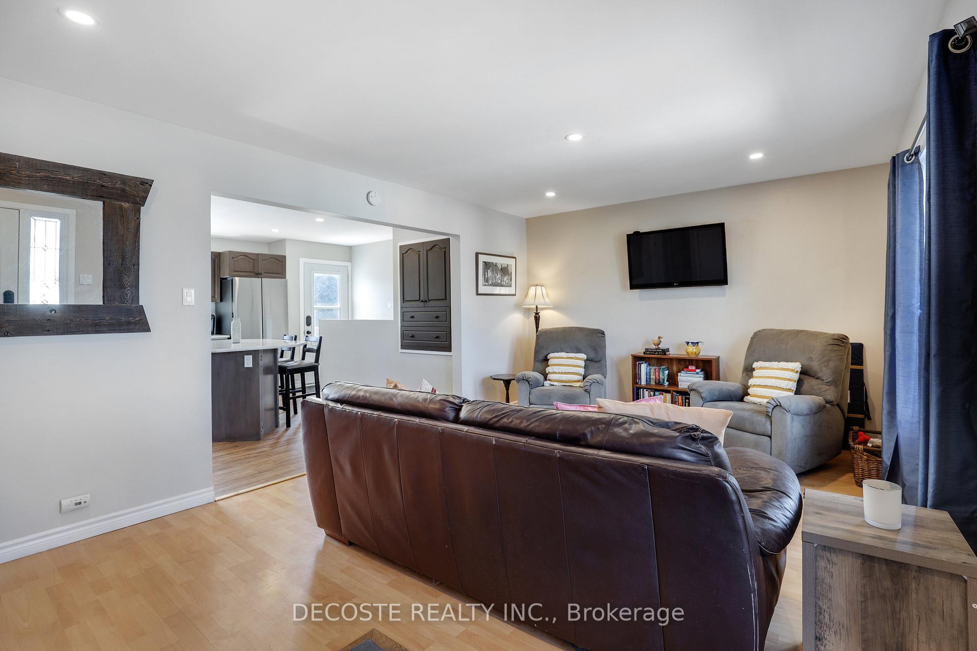 Photo 4 of 877 Queen Street, Champlain, L'Orignal — HOMEH