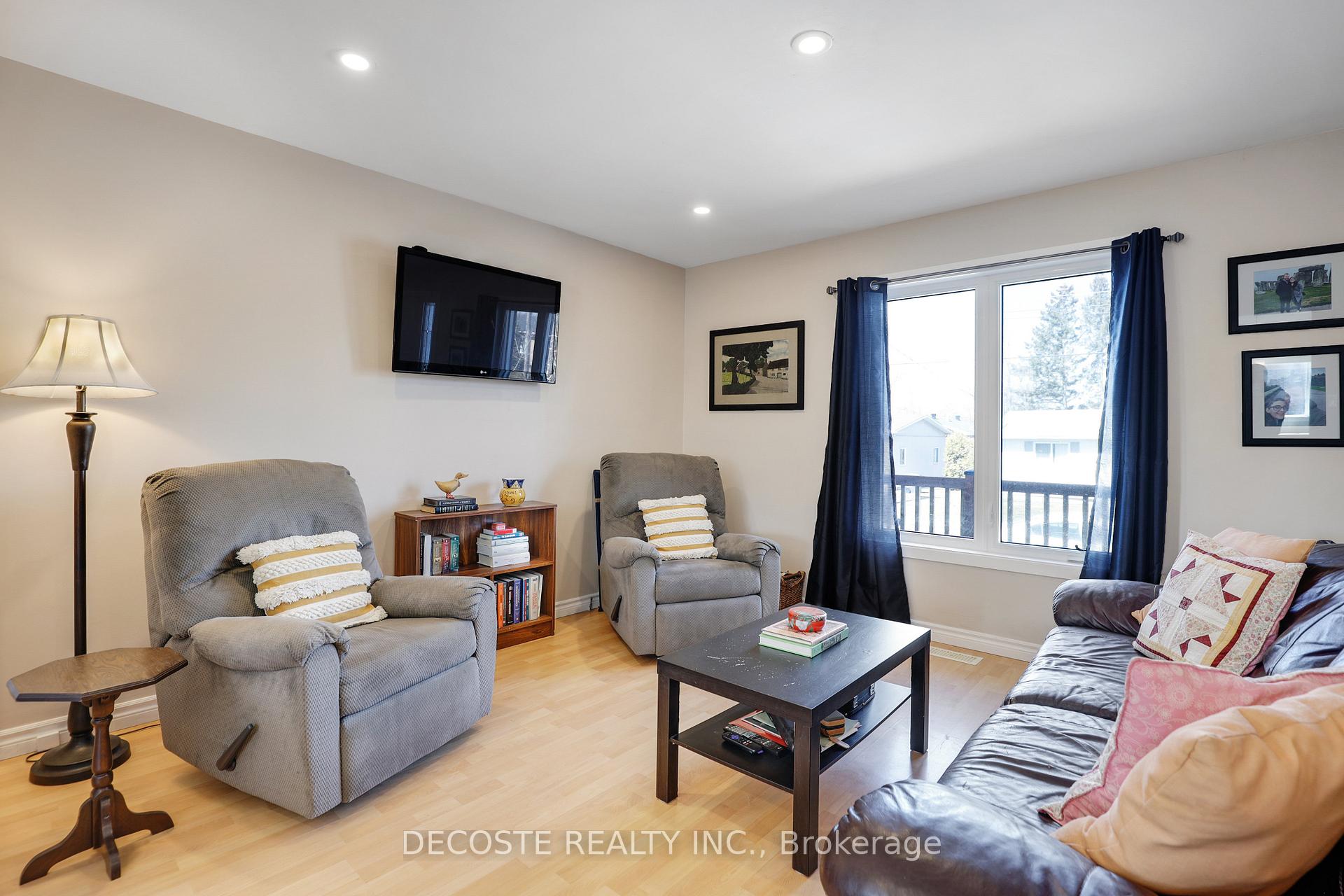 Photo 7 of 877 Queen Street, Champlain, L'Orignal — HOMEH