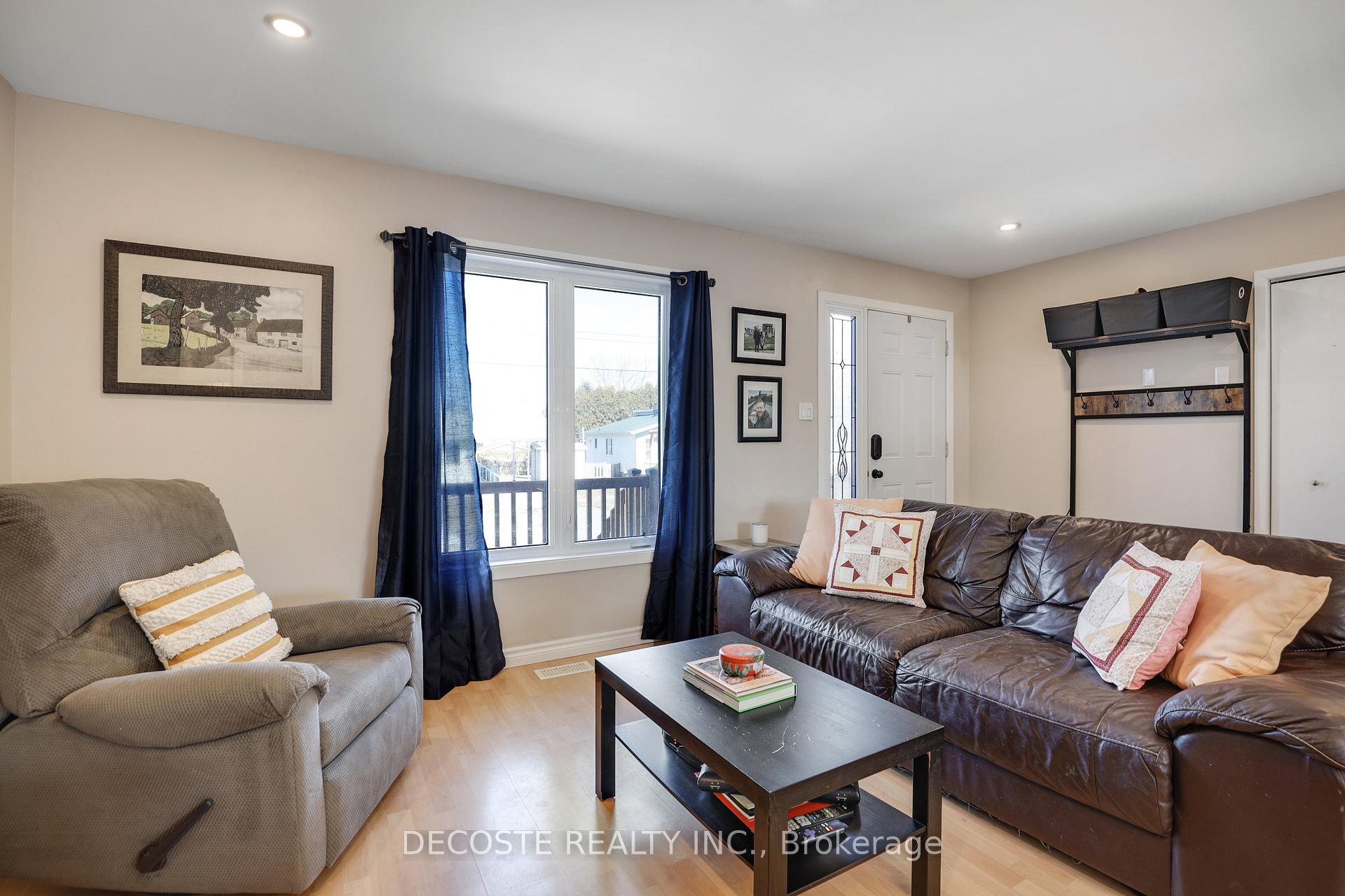 Photo 8 of 877 Queen Street, Champlain, L'Orignal — HOMEH
