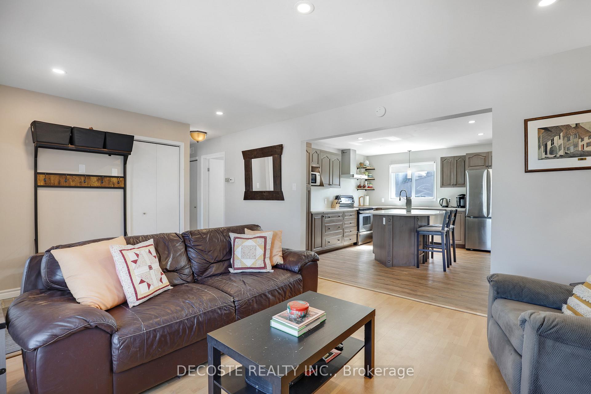 Photo 9 of 877 Queen Street, Champlain, L'Orignal — HOMEH