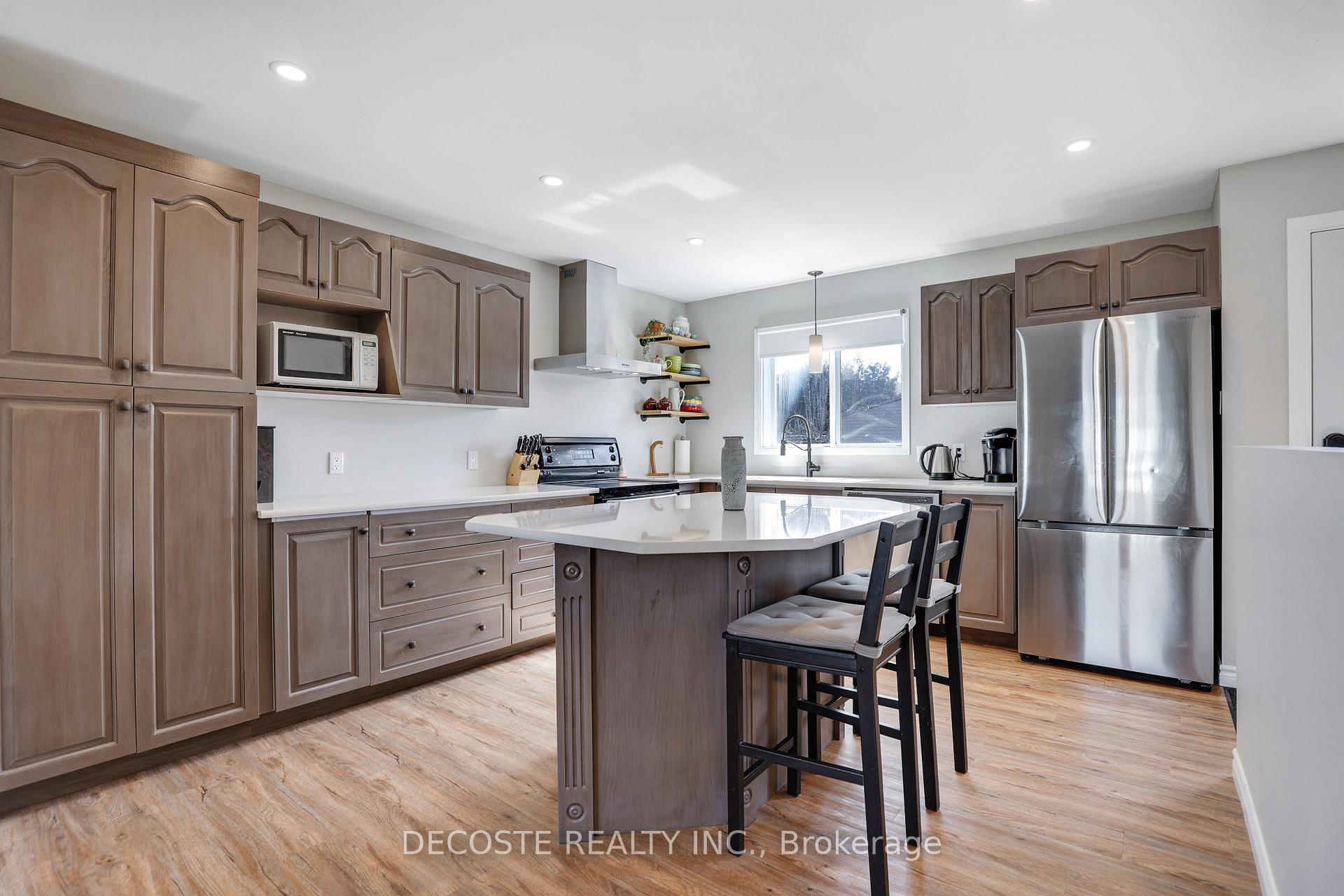 Photo 11 of 877 Queen Street, Champlain, L'Orignal — HOMEH