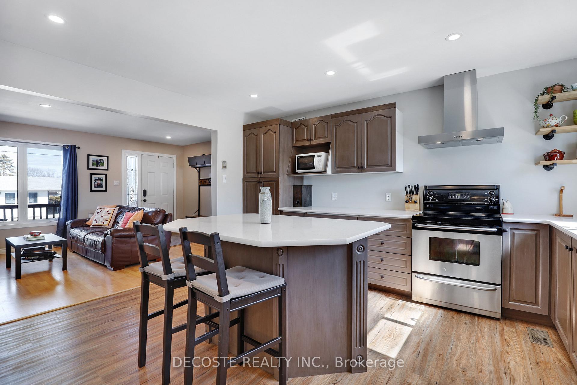 Photo 16 of 877 Queen Street, Champlain, L'Orignal — HOMEH
