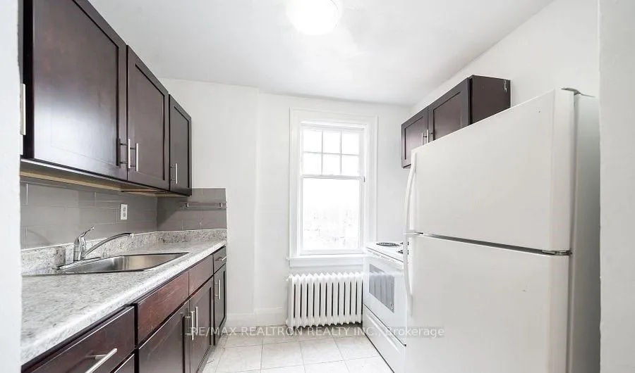 Photo 6 of Unit 12, 2 Kingston Road, Toronto, Woodbine Corridor — HOMEH