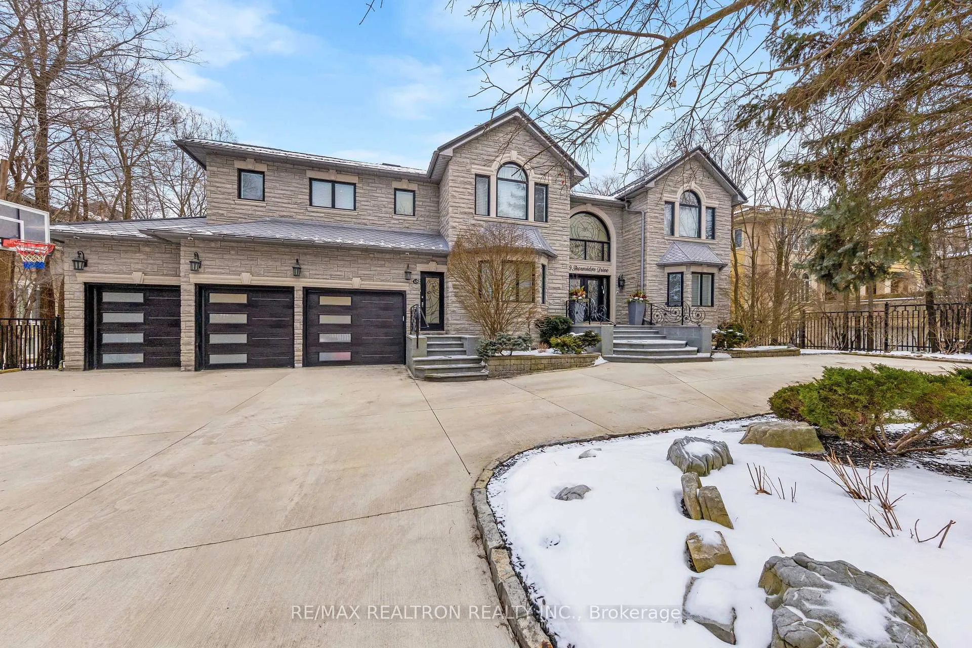 Front of 129 Thornridge Drive