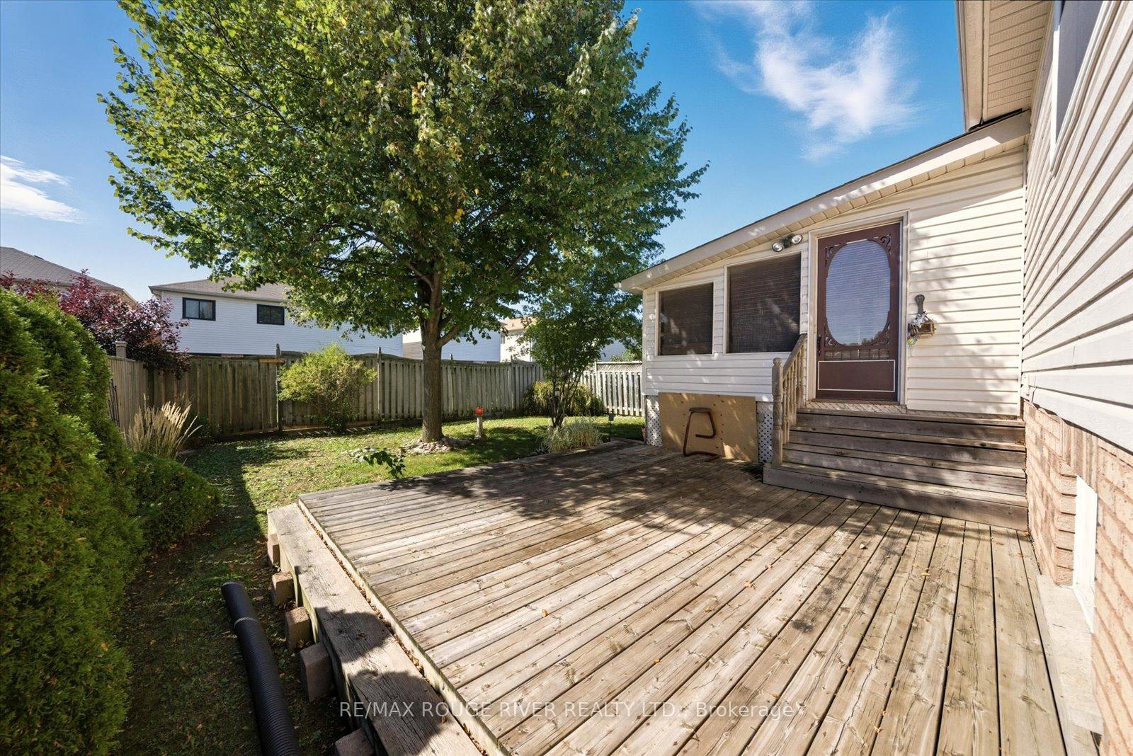 Photo 1 of 20 Laurelwood Street, Clarington, Bowmanville — HOMEH