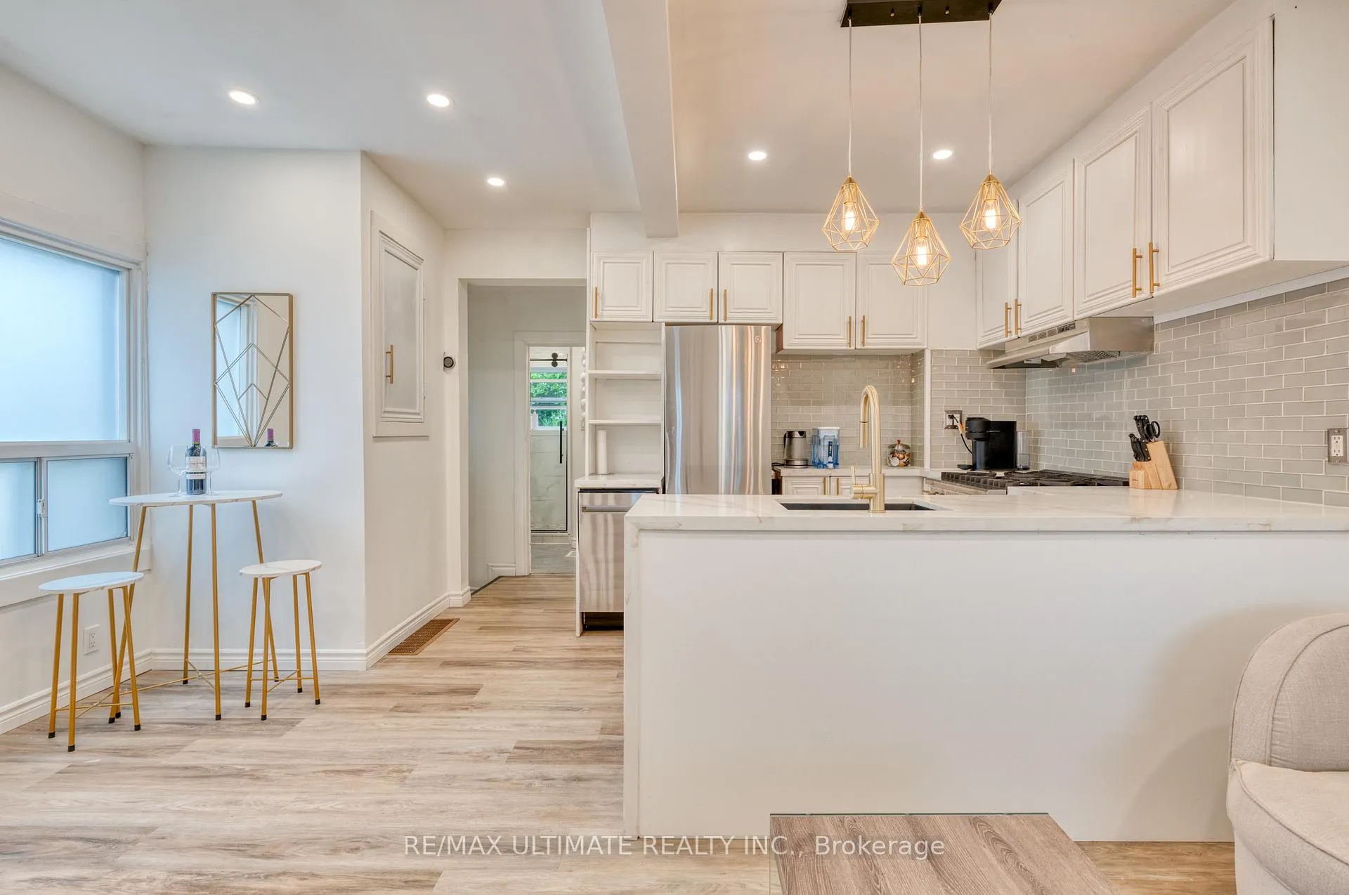 Photo 3 of 67 Glendale Avenue N, Hamilton, Crown Point — HOMEH