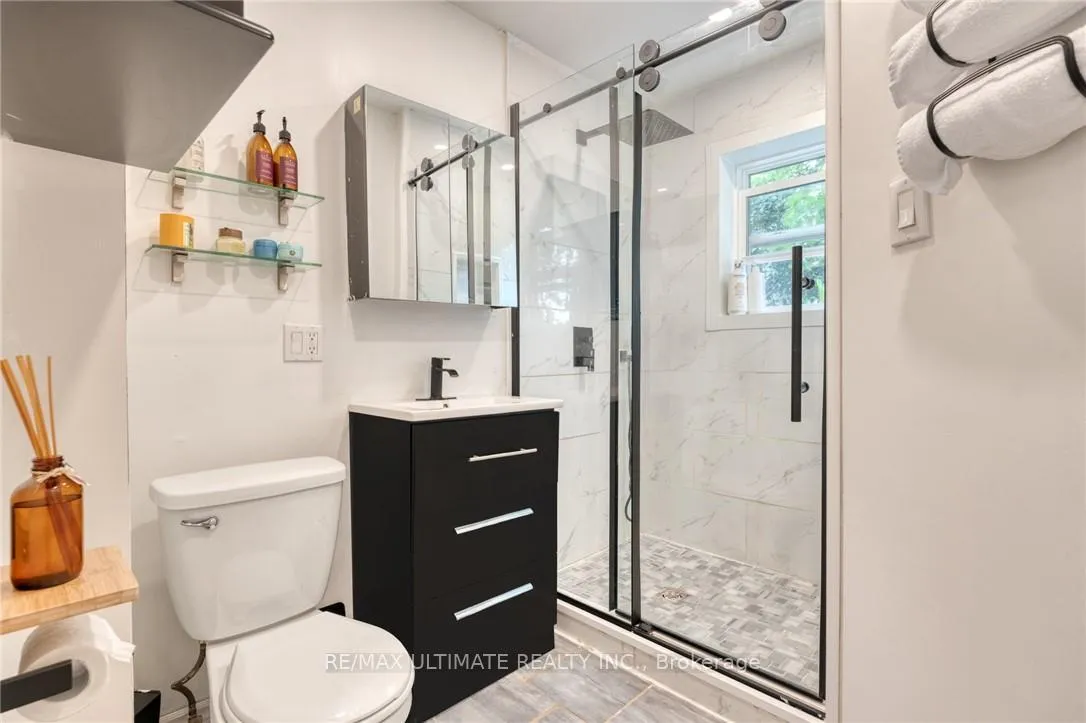 Photo 5 of 67 Glendale Avenue N, Hamilton, Crown Point — HOMEH