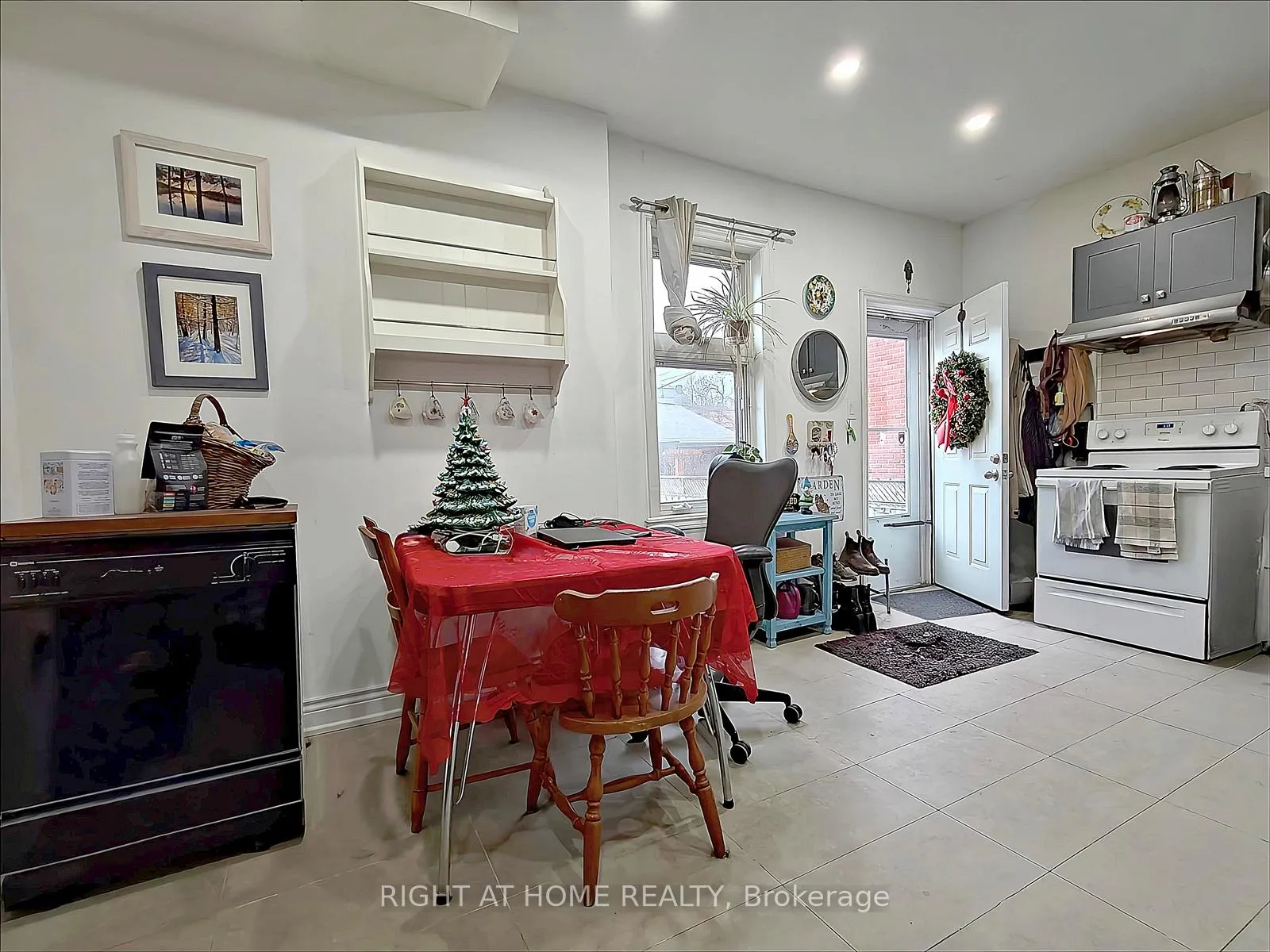 Photo 4 of Unit Lower, 567 Ossington Avenue, Toronto, Palmerston-Little Italy — HOMEH