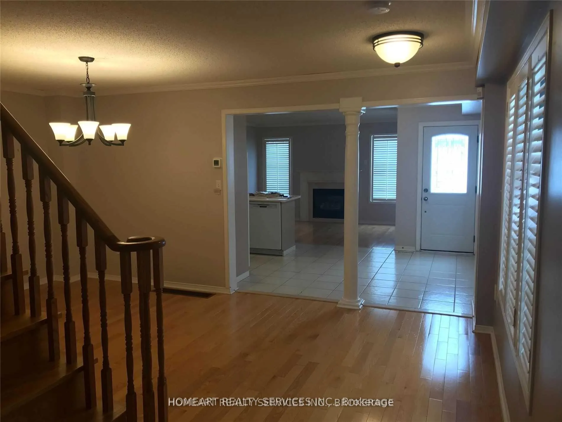Photo 2 of 83 Snedden Avenue E, Aurora, Bayview Wellington — HOMEH