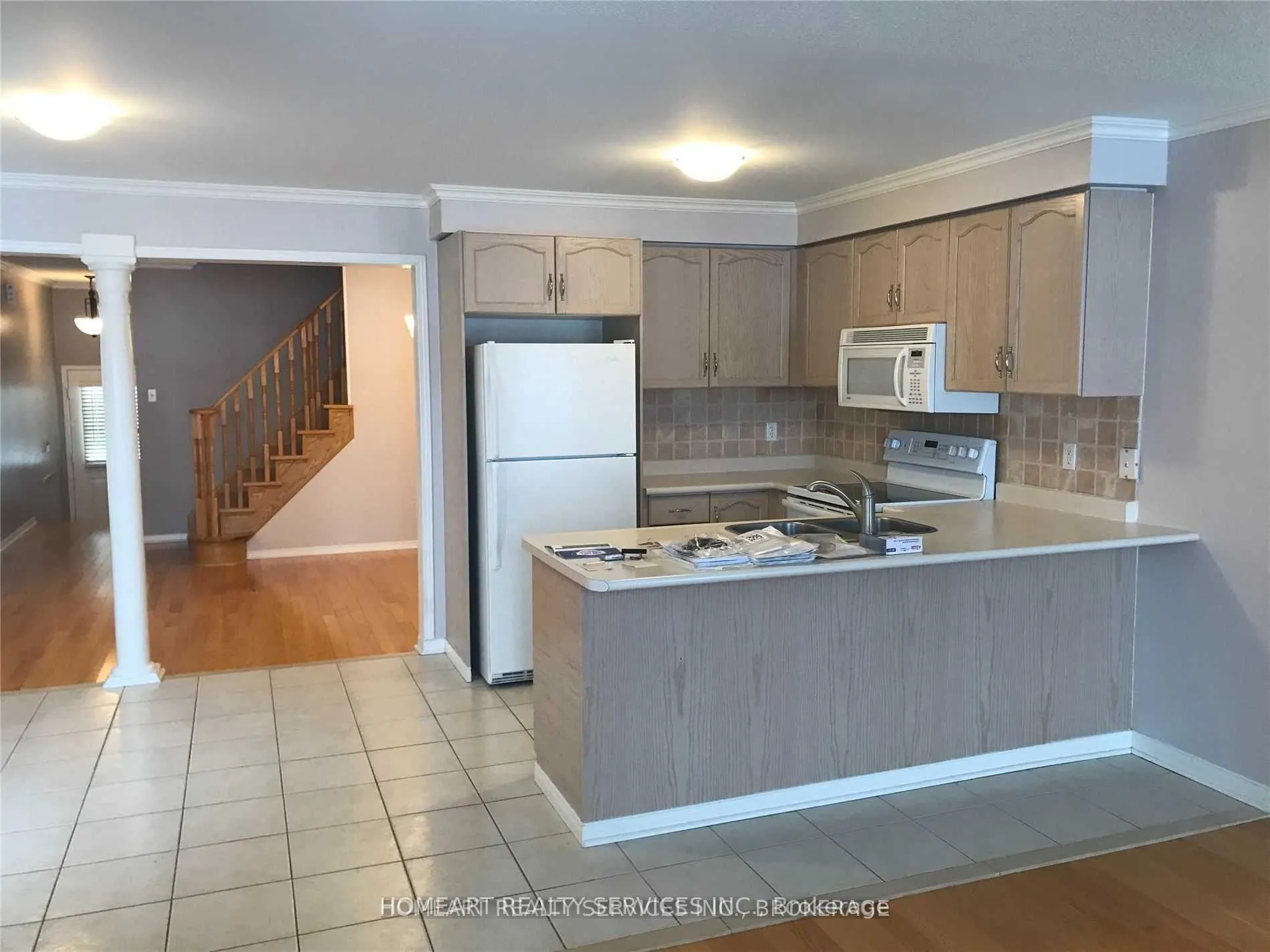 Photo 3 of 83 Snedden Avenue E, Aurora, Bayview Wellington — HOMEH