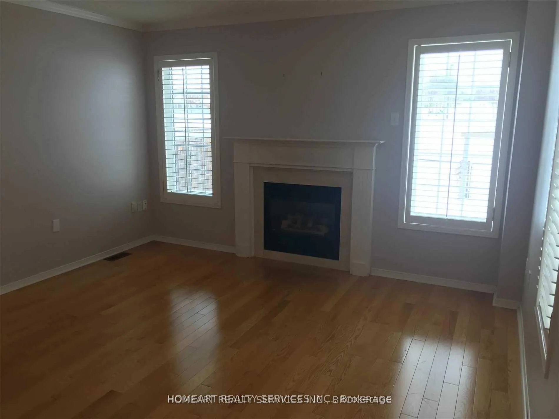 Photo 4 of 83 Snedden Avenue E, Aurora, Bayview Wellington — HOMEH