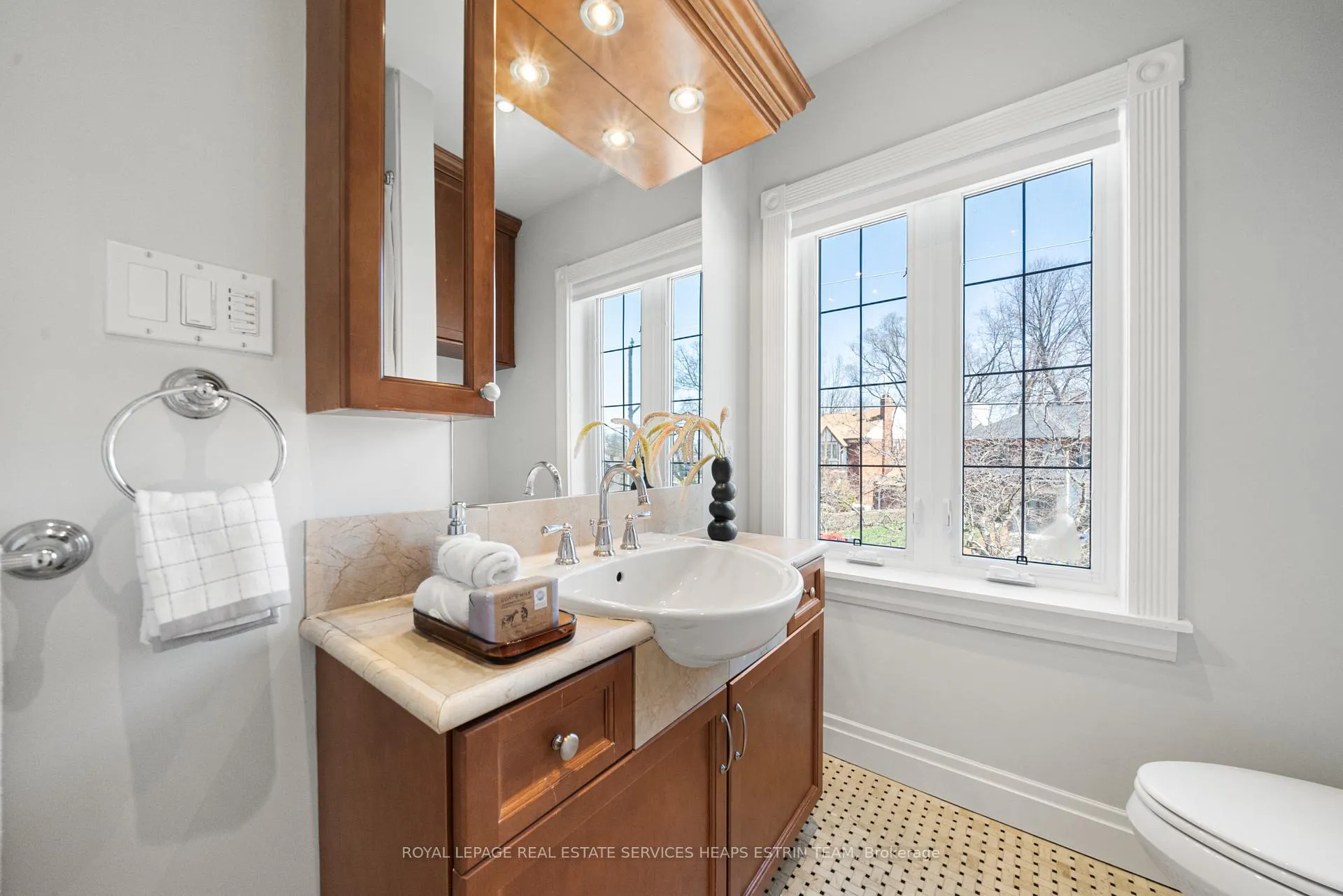 Photo 25 of 208 Hanna Road, Toronto, Leaside — HOMEH