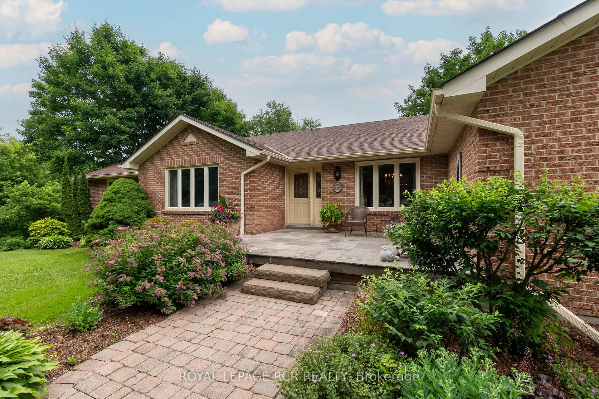 Photo 2 of 10989 Halls Lake Side Road, Caledon, Palgrave — HOMEH