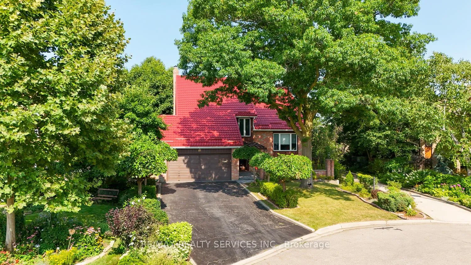 Front of 18 Trillium Court