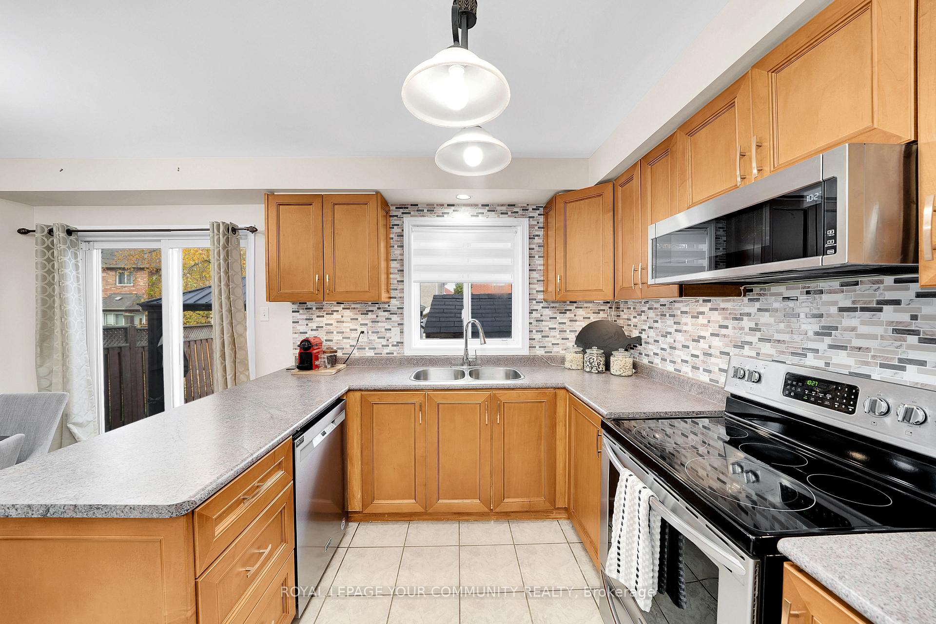 Photo 11 of 170 Tiller Trail, Brampton, Fletcher's Creek Village — HOMEH
